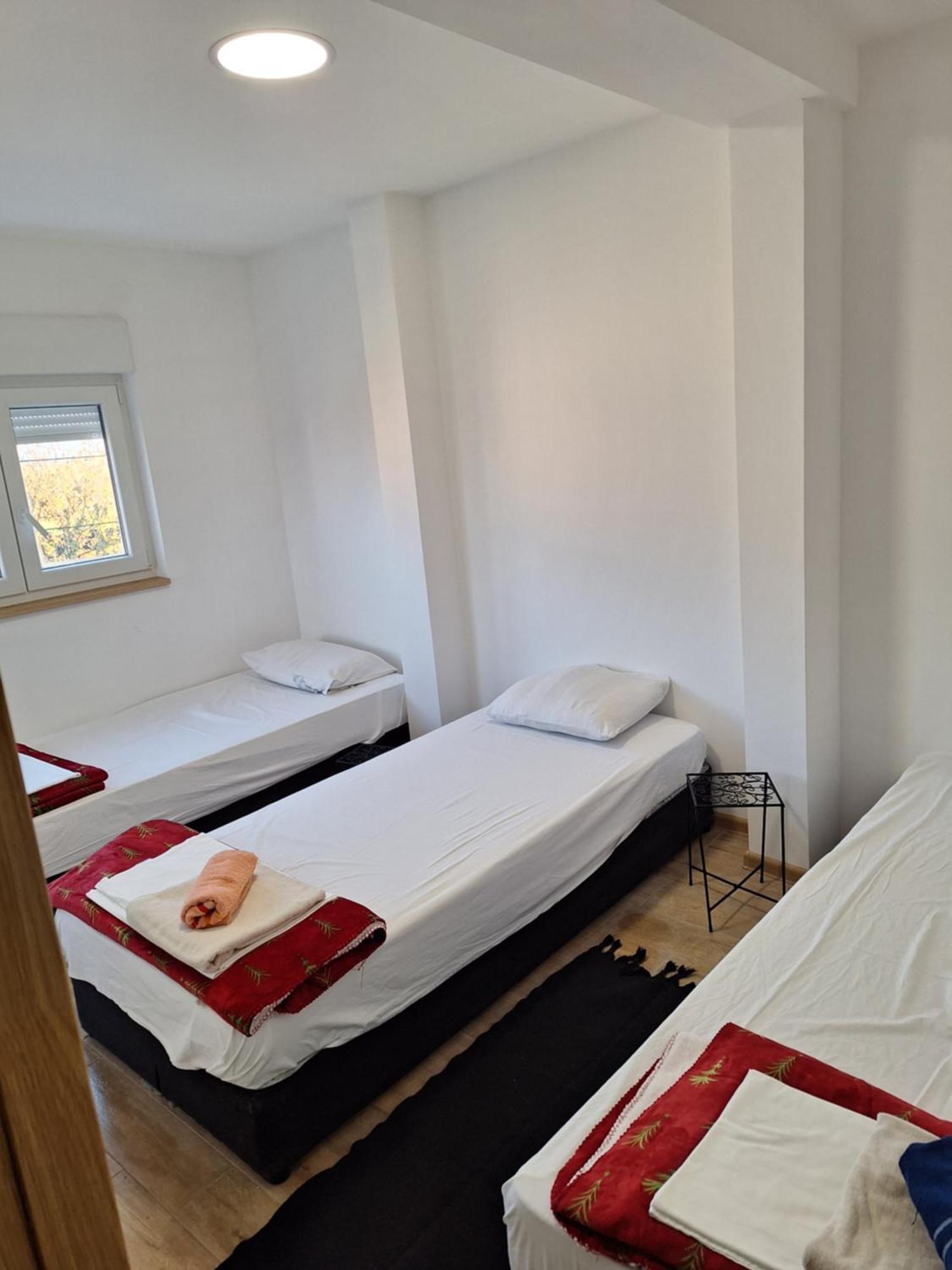 Expo Airport Otel Surčin Buitenkant foto