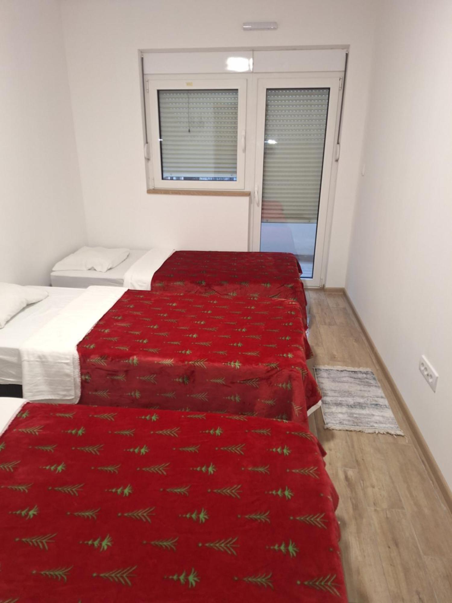 Expo Airport Otel Surčin Buitenkant foto